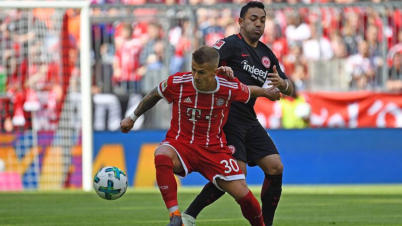 Feiert gegen Eintracht Frankfurt sein Profi-Debüt: Niklas Dorsch (li.).