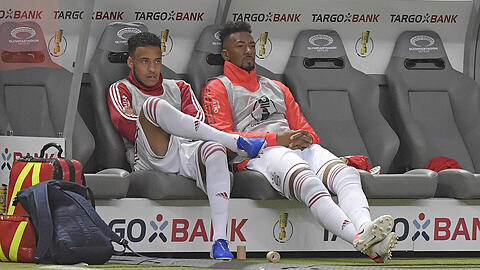 Jerome Boateng (re.) kam im DFB-Pokal-Finale nicht zum Einsatz.