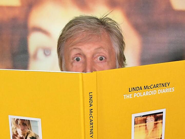 Sir Paul McCartney im Victoria and Albert Museum.