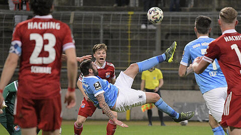 Weiß-blauer Zauberfuß: Sascha Mölders