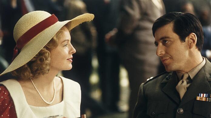 Auch in Francis Ford Coppolas "Der Pate I", dem besten Mafia-Film aller Zeiten, beginnt es ganz harmlos: Kay (Diane Keaton) verliebt sich in Michael (Al Pacino) , der zu diesem Punkt aber auch selbst nocht nicht weiß, dass er bald den Corleone-Clan führen wird.