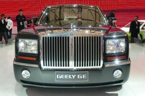 Knallhart kopiert: Der Geely GE schaut dem Rolls Royce runtergerissen ähnlich.