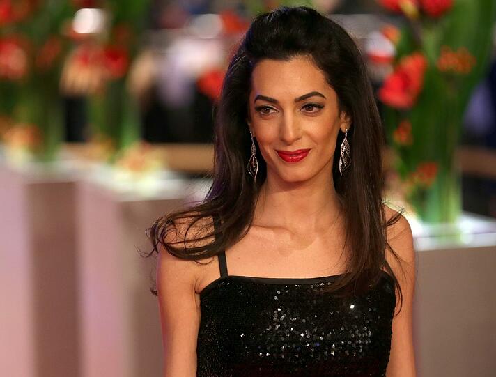 Amal Alamuddin schaffte es, Womanizer George Clooney zu zähmen. Der wäre sicherlich auch damit einverstanden, wenn seine Ehefrau nicht ganz so dürr daherkäme.