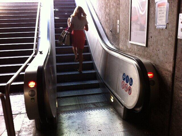 Diese Treppe steht.