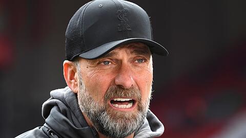 Jürgen Klopp, Trainer von Liverpool, spricht während eines Interviews vor dem Fußballspiel.