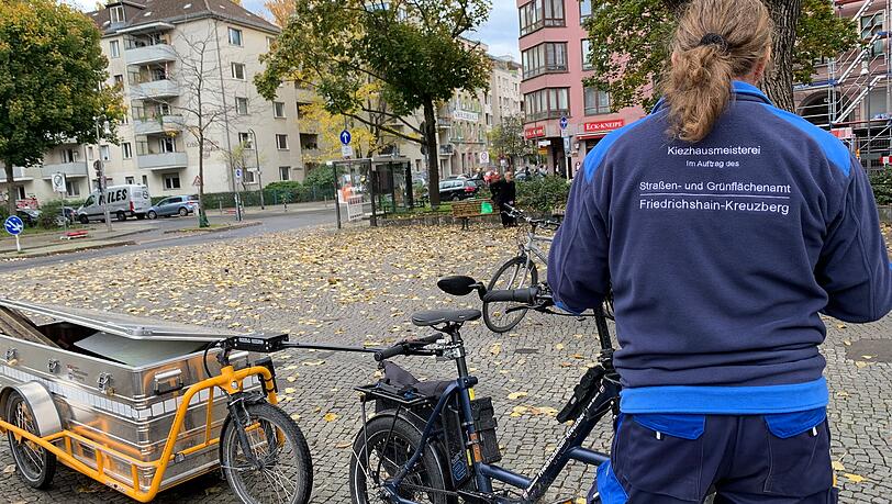 Schnelle Einreiftruppe mit Werkzeugkasten: Die Kiezhausmietser im Berliner Berzirk Friedrichshain-Kreuzberg.