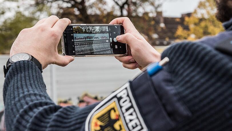 Die bespr&uuml;hte Fl&auml;che betrug laut Bundespolizei rund neun Quadratmeter, der entstandene Sachschaden wird auf etwa 1800 Euro gesch&auml;tzt. (Symbolbild)