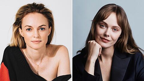 Heather Graham (l.) und Frida Gustavsson sto&szlig;en zu "The White Lotus".