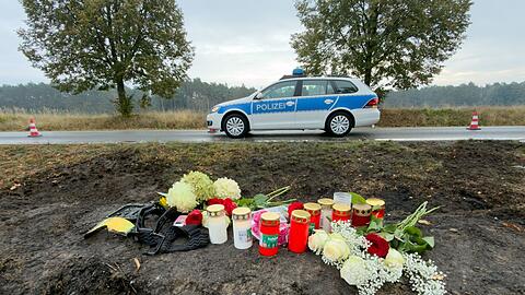 Die Trauer nach dem tragischen Verkehrsunfall bei Biesenthal im nord&ouml;stlichen Brandenburg ist gro&szlig;.
