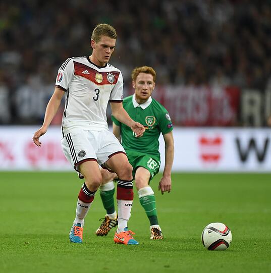 MATTHIAS GINTER: Note 4.
Rückte für den erkrankten Kramer in die Startelf &ndash; doch ein zentraler Mittelfeldspieler ist der Neu-Dortmunder nicht. Verlor gelegentlich die Übersicht. Zur Pause raus.