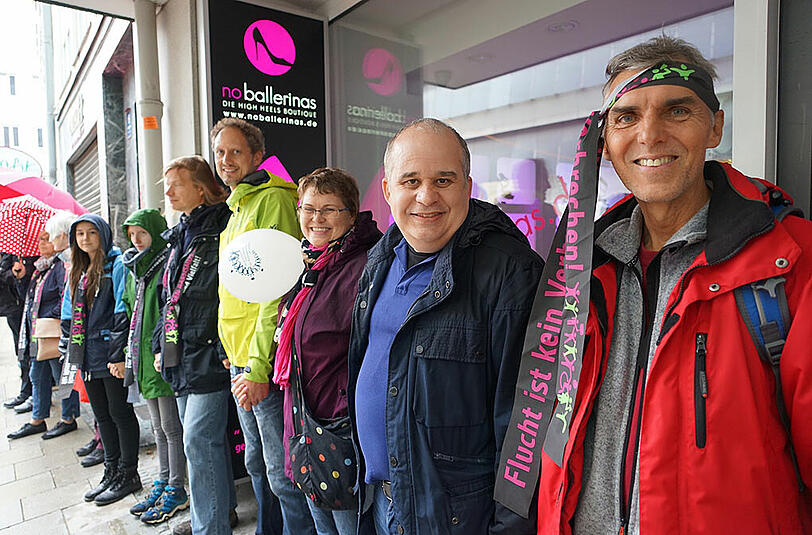 Die Bilder von der Münchner Menschenkette gegen Rassismus.