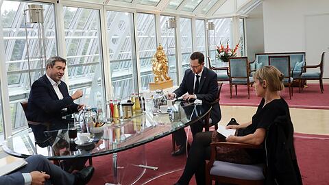 "Das klassische 'Mia san Mia' würde nicht mehr in die moderne Zeit passen", sagt Ministerpräsident Markus Söder im Gespräch mit den Redakteuren Natalie Kettinger und Markus Peherstorfer.