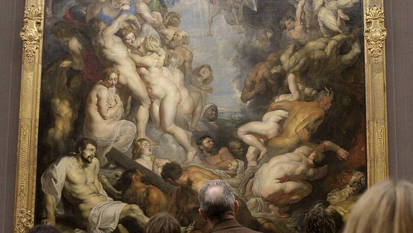 Museumsbesucher bewundern das Gemälde "Das grosse jüngste Gericht" von Peter Paul Rubens in der Alten Pinakothek. Museumsbesucher bewundern das Gemälde "Das grosse jüngste Gericht" von Peter Paul Rubens in der Alten Pinakothek.