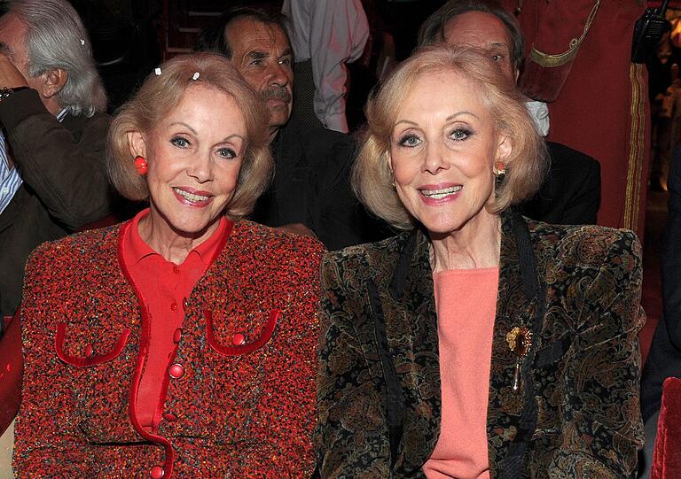 Die Entertainerinnen Alice (l) und Ellen Kessler