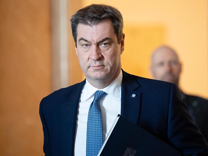 Markus Söder (CSU) kommt zu einer Sitzung in den Landtag. Foto: Sven Hoppe/dpa