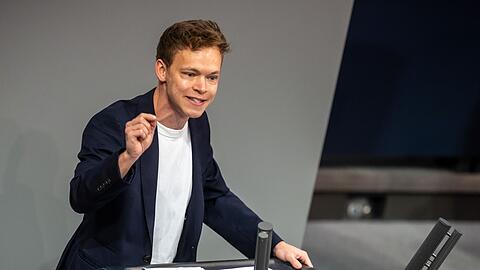 Timon Dzienus (Gr&uuml;ne) attackiert die Koalition wegen ihrer B&uuml;rgergeld-Reform.