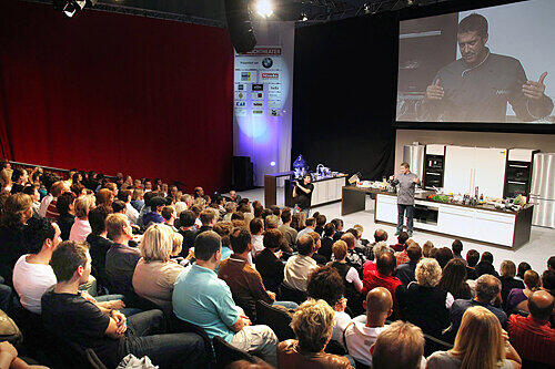 Bei der Genuss-Messe &bdquo;eat&rsquo;n Style&ldquo; lassen sich Starköche &ndash; wie hier der Franke Alexander Herrmann &ndash; in die Töpfe gucken.