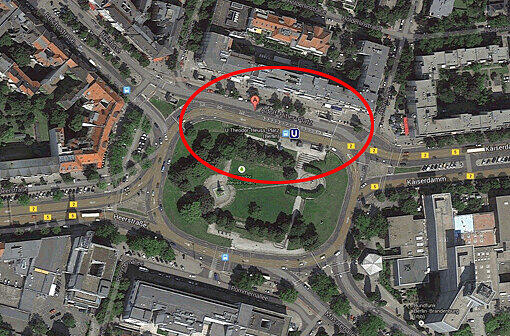 Der Berliner Theodor-Heuss-Platz ist im Online-Kartendienst Google Maps von einem Nutzer in Adolf-Hitler-Platz umbenannt worden.