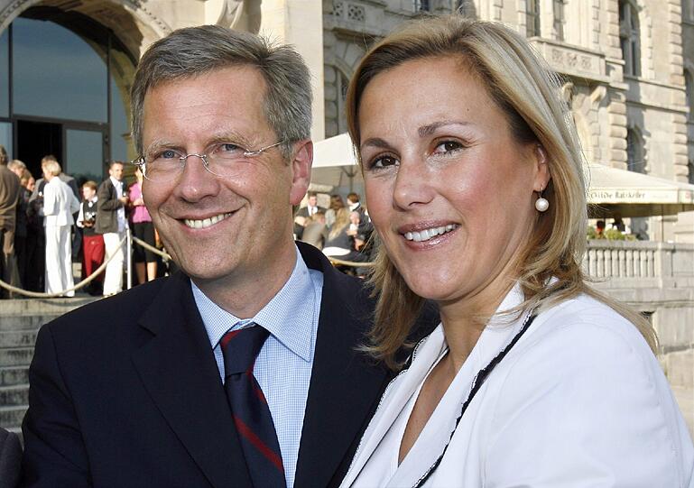 19. März 2008: Christian Wulff, damals noch CDU-Ministerpräsident in Niedersachsen, heiratet die PR-Expertin Bettina Körner. Wulff hatte sich Mitte 2006 von seiner Ehefrau Christiane getrennt.