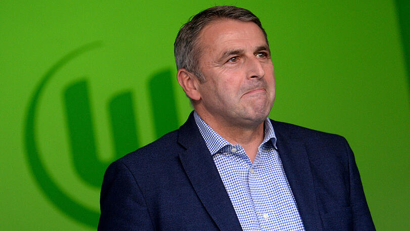 Klaus Allofs: Ein Gesicht der Bundesliga ist derzeit von der Bildfläche verschwunden. Der einstige Torjäger, Nationalspieler und langjähriger Manager bei Werder Bremen musste als Sport-Geschäftsführer beim VfL Wolfsburg gehen. Eineinhalb Jahre nach dem Sieg im DFB-Pokal steht der 60-Jährige auch für einen VW-Klub, der zuletzt auf allen Ebenen nur noch enttäuschte.