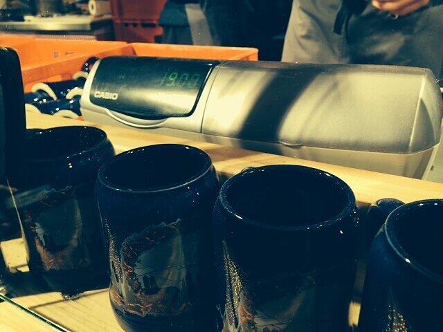 ... ein Pfand von je 5 Euro erhoben. Macht für zwei Glühwein 19 Euro.
