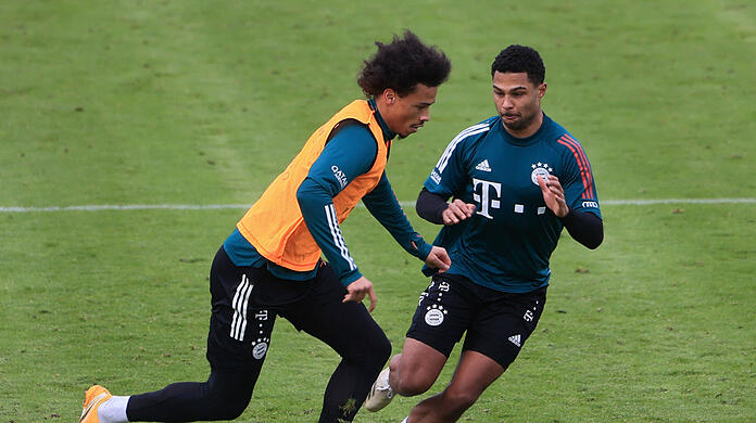 Leroy Sané und Serge Gnabry streiten sich beim FC Bayern um einen Stammplatz.