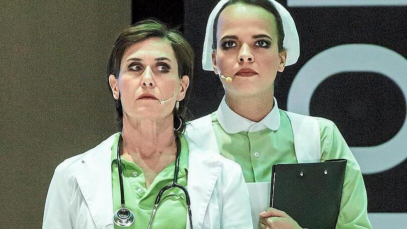 Zwei von drei Schauspielerinnen in "A Clockwork Orange".