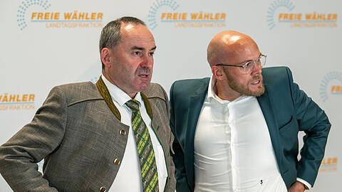 Der Freie-Wähler-Chef und sein Geschäftsführer: Hubert Aiwanger (li.) neben Fabian Mehring.