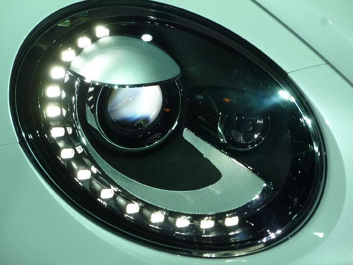 Cooler Blick: Die Scheinwerfer mit der starken LED-Optik sind nach wie vor rund.