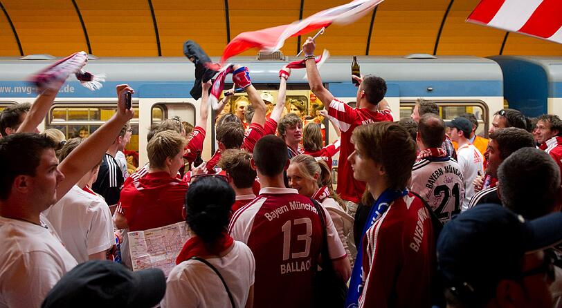 Völlig überfüllt: Die U-Bahn am Final-Wochenende