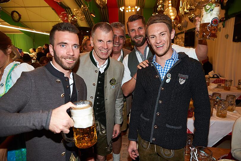 Motorsport Power: Philipp Eng (Rennfahrer), Peter Mey (Leiter BMW Niederlassung München), Matthias Müller (Verkaufsleiter BMW Niederlassung München), Martin Tomczyk, Marco Wittmann (beide Rennfahrer).