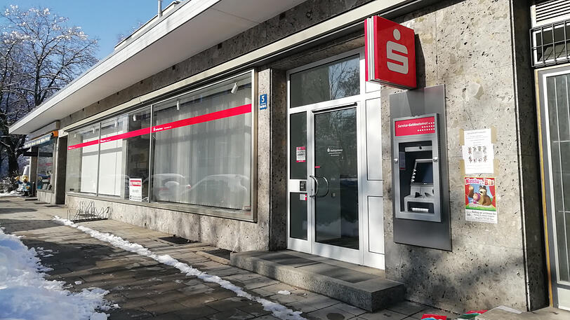 Gustav-Schiefer-Str. 5 Ein Immobilienbüro kümmert sich um die Nachnutzer. Die Stadtsparkasse hat das Anwesen verkauft.