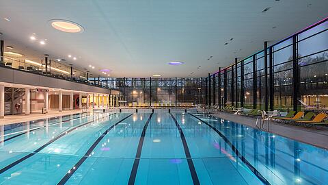 Die Schwimmhalle im Cosimawellenbad.