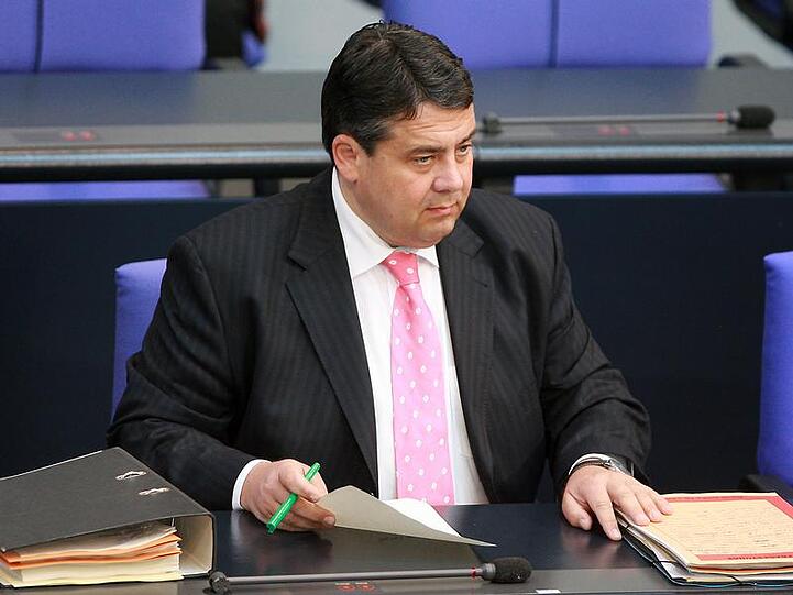 «Gewaltiger Schritt nach vorne»: Umweltminister Gabriel hat die Klimaschutzpläne der Regierung im Bundestag verteidigt.