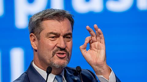 Das Motto heiße "Runter von der Straße", sagte Söder mit Blick auf die Asylpolitik. (Archivbild).
