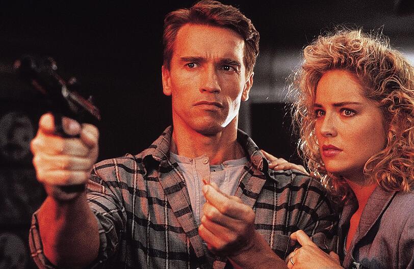 Bauarbeiter Doug Quaid (Arnold Schwarzenegger) erf&auml;hrt, dass seine Frau Lori (Sharon Stone) eine Geheimagentin ist.