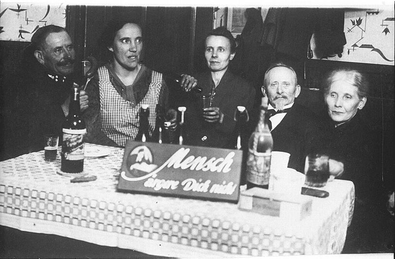 Diese heitere Spielerunde kam 1920 zusammen.