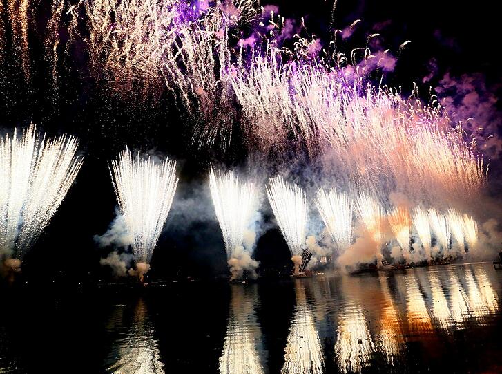 Beim "Sommernachtstraum" im Olympiapark bekamen die Münchner ein Feuerwerk der Superlative geboten. Die Bilder der Pyro-Show.