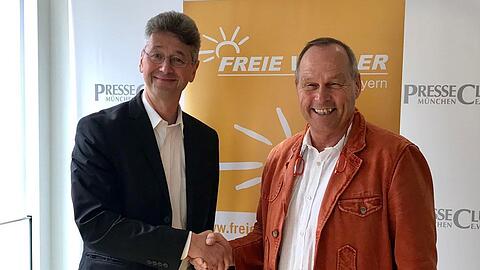 Hans-Peter Mehling (rechts) mit Michael Piazolo, Stadtchef der Freien Wähler