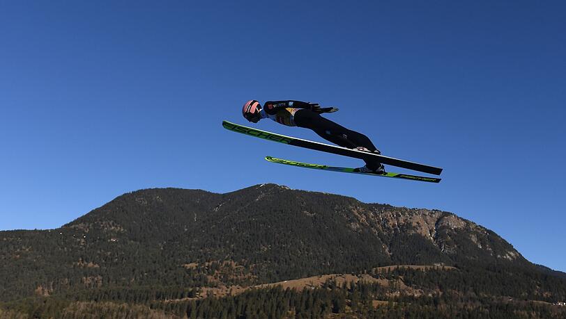 Skispringer Karl Geiger möchte gerne die Vierschanzentournee gewinnen. Skispringer Karl Geiger möchte gerne die Vierschanzentournee gewinnen.