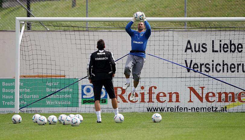 Die Löwen legen sich in Maria Taferl ordentlich ins Zeug: Bankdrücken, Übungen am Gummiseil, Lauftraining - die Bilder aus dem Trainingslager.
