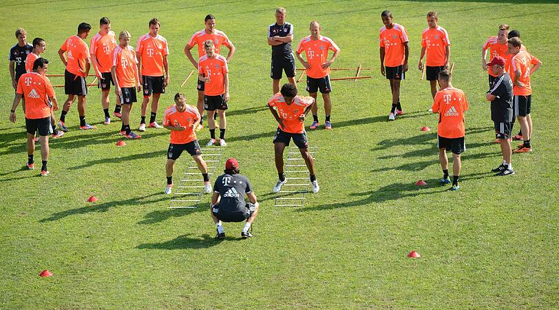 Den Donnerstagnachmittag gibt Trainer Heynckes seinen Spielern frei. Am Mittwoch mussten sie dafür bei strahlendem Sonnenschein ordentlich schwitzen - und nahmen's gelassen.