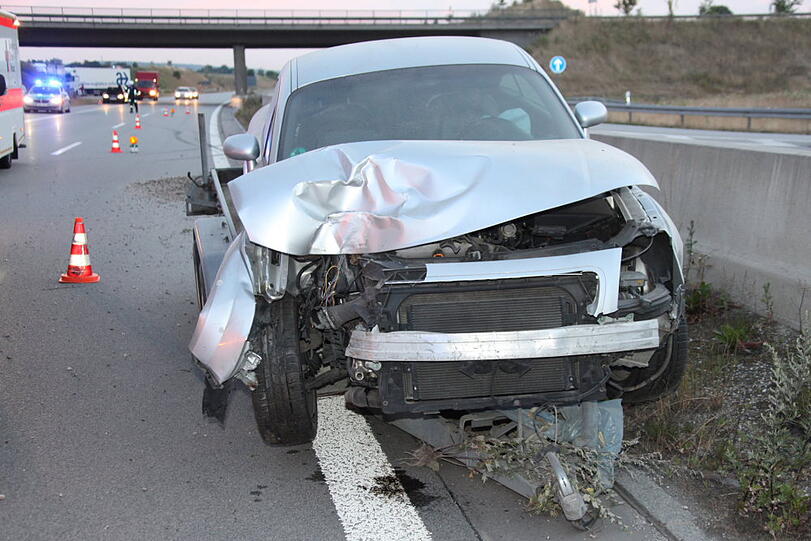 Horror-Crash auf der A 94: Bilder vom Unfallort.