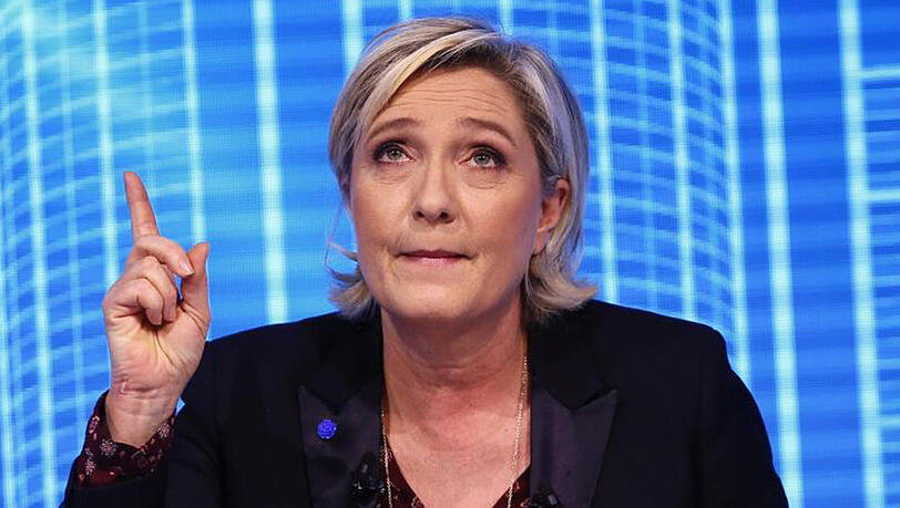 Die französische Präsidentschaftskandidatin Marine Le Pen hatte Ende 2015 unter anderem ein Bild verbreitet, das den enthaupteten Leichnam des US-Journalisten James Foley zeigt. Die französische Präsidentschaftskandidatin Marine Le Pen hatte Ende 2015 unter anderem ein Bild verbreitet, das den enthaupteten Leichnam des US-Journalisten James Foley zeigt.
