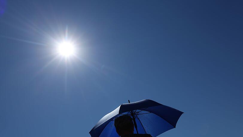 Im Freistaat bleibt es sonnig und heiß. (Symbolbild) Im Freistaat bleibt es sonnig und heiß. (Symbolbild)