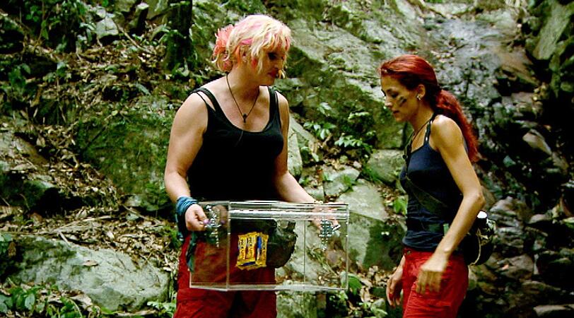 Olivia Jones und Fiona müssen zur Schatzsuche antreten.