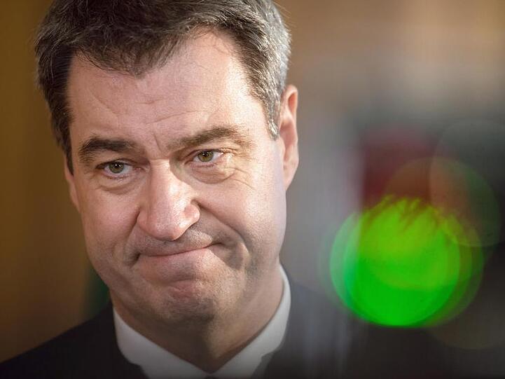 Der Bayerische Ministerpräsident Markus Söder (CSU) spricht mit Medienvertretern. Foto: Nicolas Armer/dpa/Archivbild
