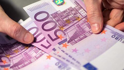 In der öffentlichen Diskussion wird immer wieder angeführt, Bargeld befördere Schwarzarbeit und diene als Mittel der Verbrechensfinanzierung.
