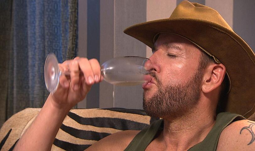 ... Die Zuschauer haben seine Egozentrik- und Taktik-Masche erkannt. Setzte gekonnt sein Parfum in Szene. Der Wendler - ein echter Dschungel-Flop!
AZ-Fazit: Verlierer! Der Wendler hätte richtig durchstarten können, hat's aber verbockt. Gibt weiter Konzerte, aber nicht im TV.