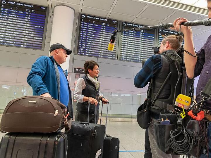 Touristen sind mit einer Sondermaschine aus Tunesien nach München zurückgekehrt.